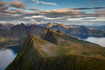 landscape, wall, travel, fortress, hill, outdoor, stone, history, medieval, historic, architecture, europe, slovakia, landmark, summer, building, tourism, castle, fortification, fort, famous, meadow, 