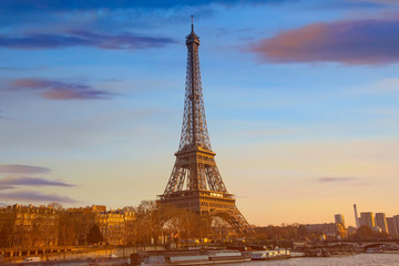 Fototapeta na wymiar Beautiful view with Twlight of Sunset sky scene at Eiffel tower, Paris. France