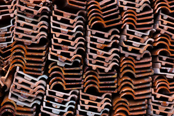 Pictures of ancient Thai roof tiles that have been removed Come to overlap with art