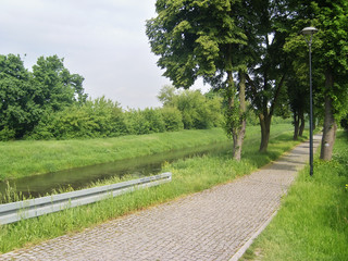 Nabrzeże rzeki Ner i ścieżka spacerowa