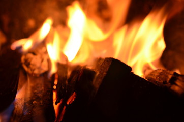 ogień, płomieni, oparzenia, ciepło, gorąco, płomieni, kominek, pomarańcz, gorąca, ognisko, czerwień, ciepły, pożar , pożar lasu , lawa ,żar ,ognisko © Szymon