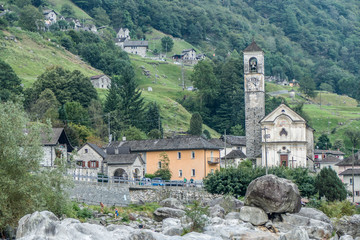 Valle Verzasca: Beautyfull Green River