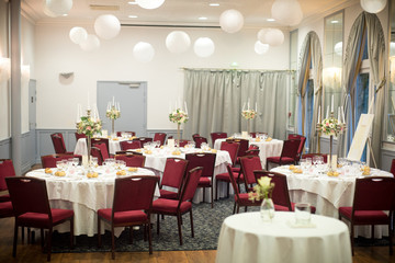 table, bistro, mariage, diners, en verre, décor, aliment, banquet, fête, décoration, célébration, vin, évènement, dîner, assiette, recéption, blanc, nappe, serviette, luxe, élégant, approvisionnement,