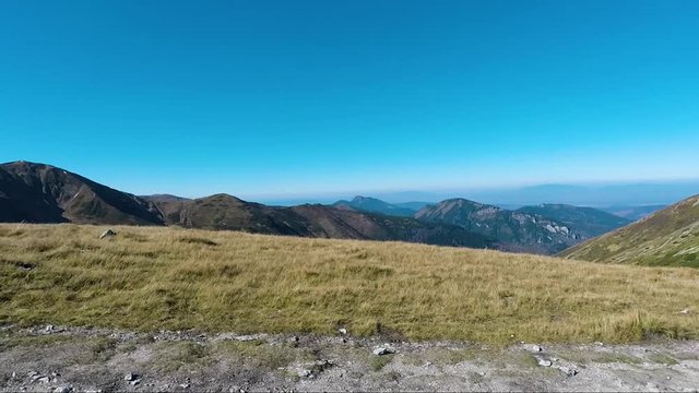 Widokowa trasa ze Starorobociański Wierch treking po g&oacute;rach Tatry pasmo Karpat