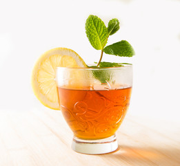 Tea with lemon and peppermint