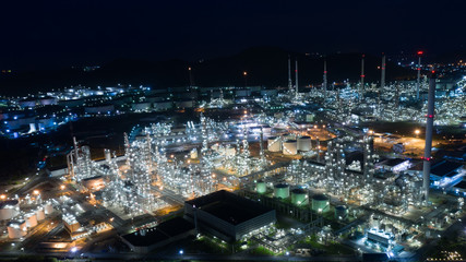 Obraz premium twilight city and landscape view refinery oil and LPG in Thailand