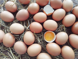 Many eggs lay on the table.