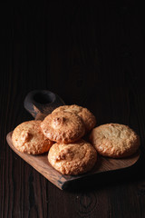 Almond cookies with golden crust