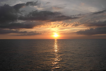 Fototapeta premium Sunset over the sea