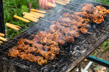 Roast the delicious mutton and give off the fragrance