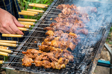 Roast the delicious mutton and give off the fragrance