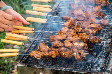 Roast the delicious mutton and give off the fragrance