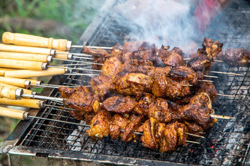 Roast the delicious mutton and give off the fragrance