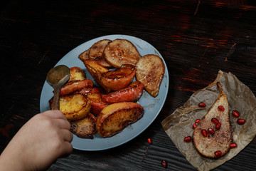 fried apple and pear slices with cinnamon and honey