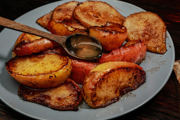 fried apple and pear slices with cinnamon and honey