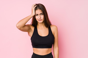 Obraz premium Young caucasian fitness woman doing sport isolated being shocked, she has remembered important meeting.