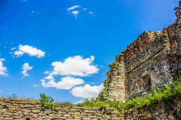 Fototapeta premium old ruins wall and blue sky background with empty space for copy or text