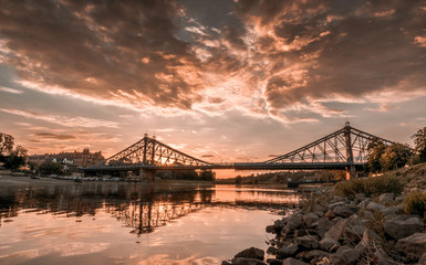 Dresden Blaues Wunder im Sonnenuntergang