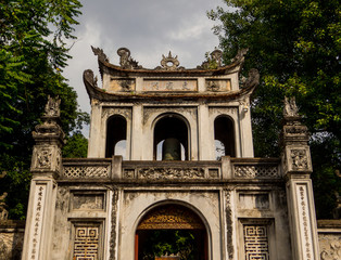 Obraz premium View of the Temple of Literature (Vietnamese: Van Mieu) in Hanoi, Vietnam