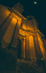 Barokowy kościół w nocy