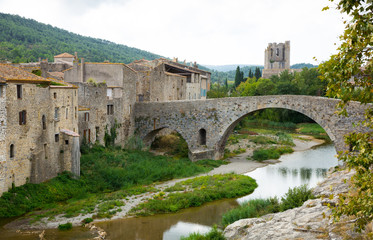 Fototapeta na wymiar Medieval stone bridge in Lagrasse