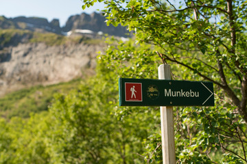 Obraz premium Munkebu Trail Sign or Symbol on Munken Trail Moskenesoya, Sorvagen, Lofoten Islands, Norway.