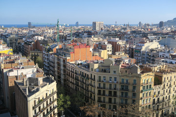 Naklejka premium Barcelona, Spanien: Blick auf die Altstadt vom Passionsturm der Sagrada Familia 