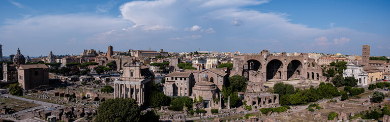 vista panoramica da antiga cidade de roma onde está forum e monte palatino - obrazy, fototapety, plakaty