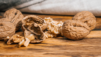 Nueces y madera