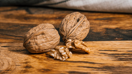 Nueces y madera