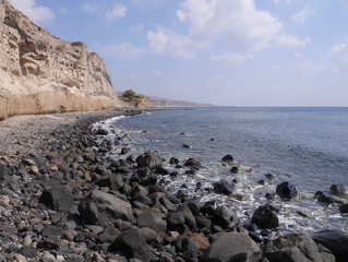 Fototapeta na wymiar Landscape with beach on the coast near Akrotiri. Santorini, Greece.
