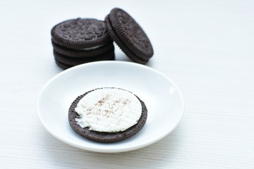  Chocolate and cream cookies on wooden backgrounds
