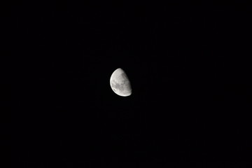 Media luna de noche