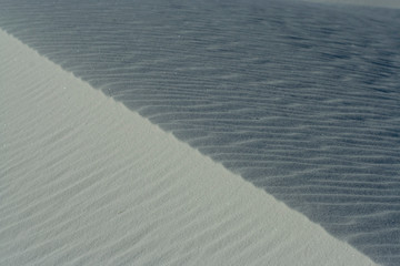 Obraz premium White gypsum sand dunes at White Sands National Park, New Mexico, won
