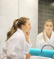 Obraz premium Magic anti-aging cream.Applying the cream 