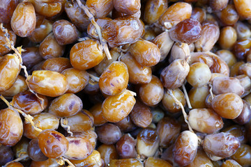 a large amount of fresh fresh dates, palm fruit sold in the shop,