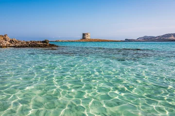 Foto auf Acrylglas Strand La Pelosa, Sardinien, Italien Das Meerwasser in Stintino