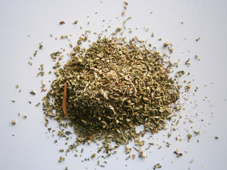 Oregano fresco puesta sobre una mesa