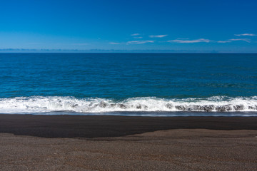 米軍上陸地の硫黄島南海岸