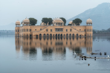 jal mahal at dusk