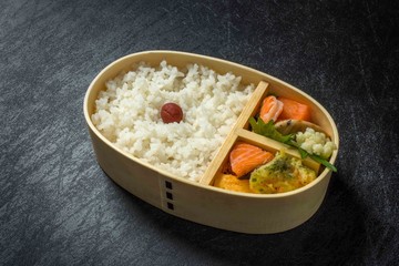 おべんとう　Japanese style famous lunch box (bento)
