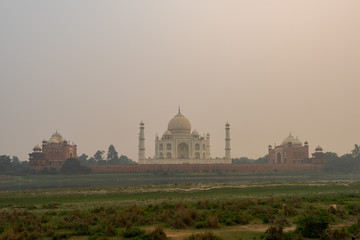 Fototapeta na wymiar Wide shot of the backside of the Taj Mahal in Agra, India on overcast day with smog