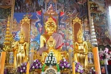 Fototapeta na wymiar Beautiful and beautiful Buddha images inside the temple