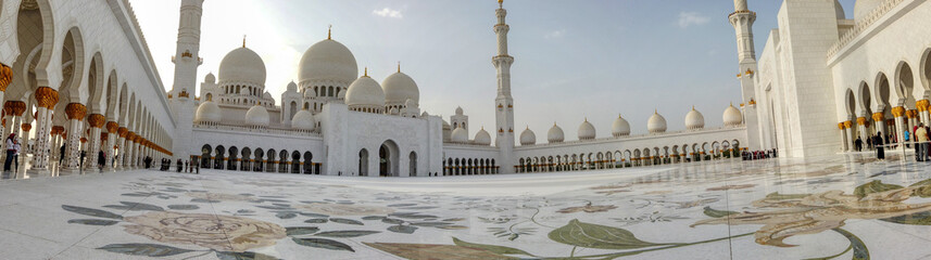 Fototapeta na wymiar Sheikh Zayed Mosque, Abu Dhabi, United Arab Emirates