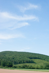 北海道松内町の雲と丘と青空景