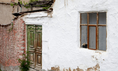Fototapeta na wymiar old mud house in the village