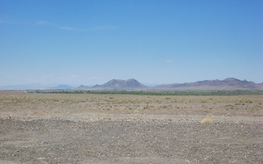 Blick über die weite karge Landschaft der Sierra Nevada