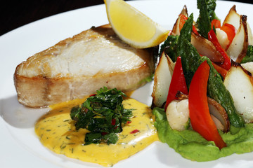 steak with vegetables