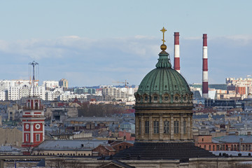 Fototapeta na wymiar Kazan Cathedral from the St. Isaac's Cathedral colonnade