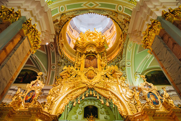 Obraz premium Icons, murals, angels and candles in the church. Golden Interior of Peter and Paul cathedral in Peter and Paul Fortress, St. Petersburg, Russia